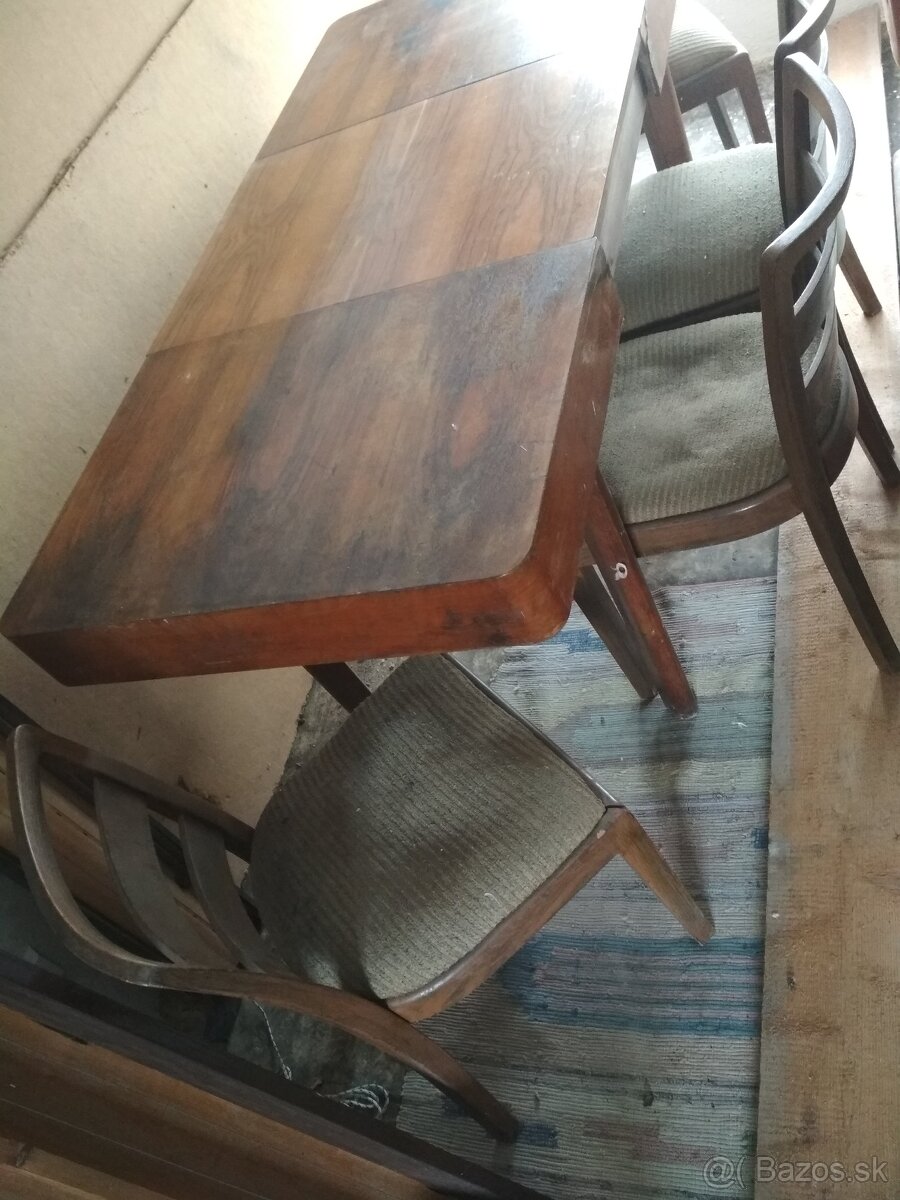 Predám starožitný stôl so stoličkami