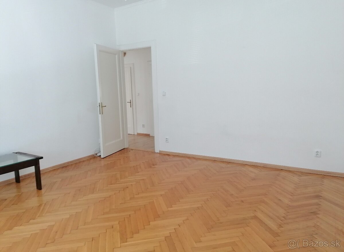 Prenájom 2-izbový byt Žilina - Centrum