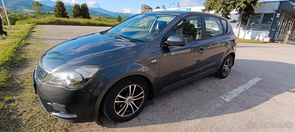 Kia Ceed 1.4 16V DOHC 77kw 2011