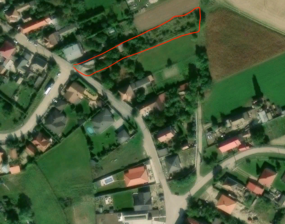 Predám 15 árový pozemok so starým domom na búranie