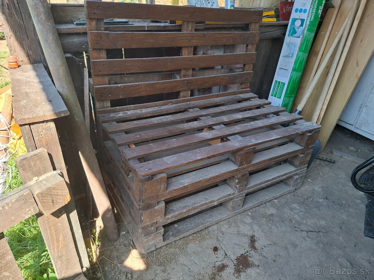 Paletove sedenie