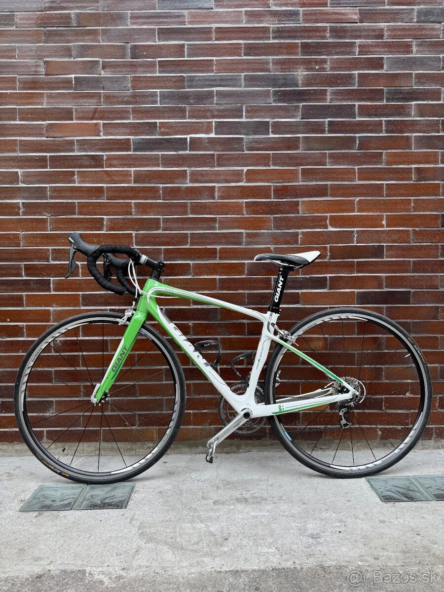 Dámsky celokarbonový cestný bicykel Giant - Liv Avail