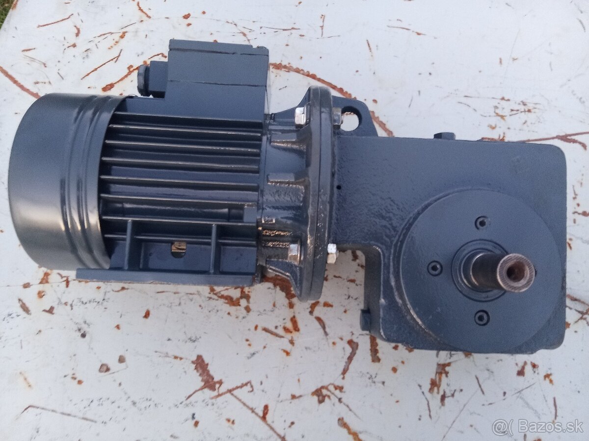 Snekova prevodovka s elektromotorom 0,37kW.