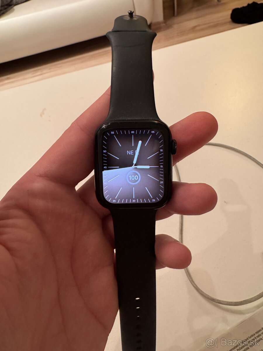 Predám Apple Watch SE 44 mm