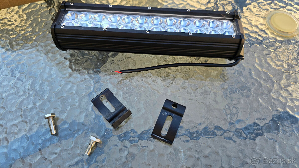 LED svetelná rampa s držiakmi a skrutkami 30 cm