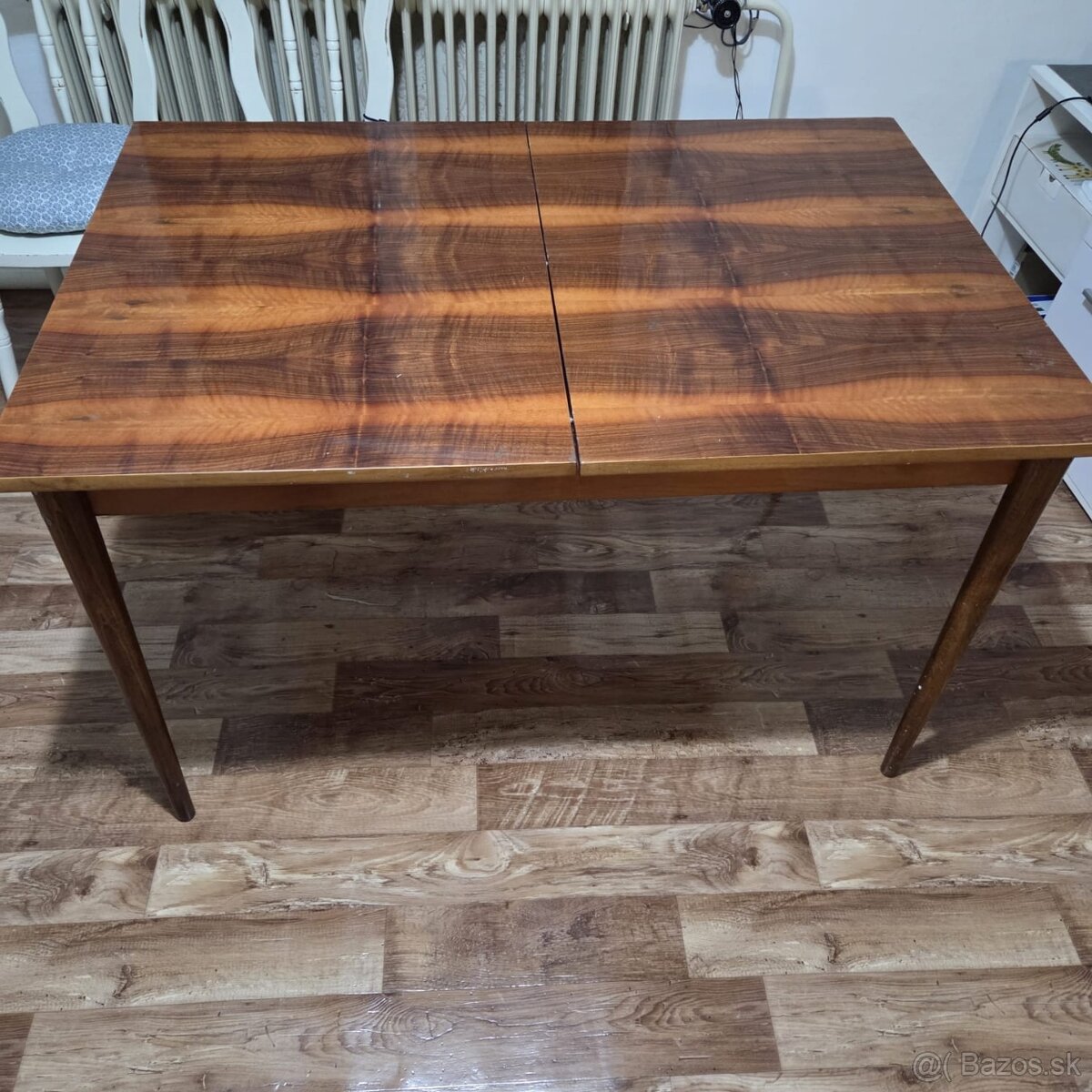 Retro rozkladací jedálenský stôl