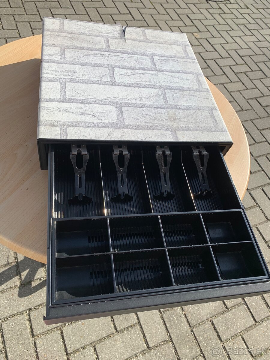 Zásuvka do pokladne