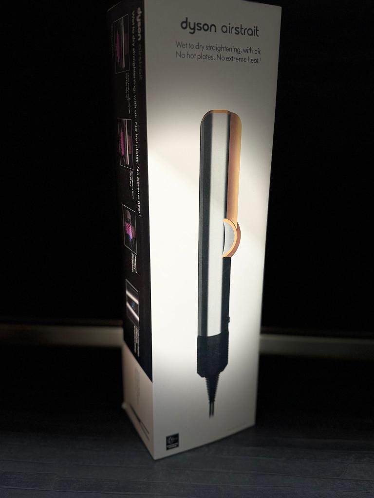 Dyson Airstrait
