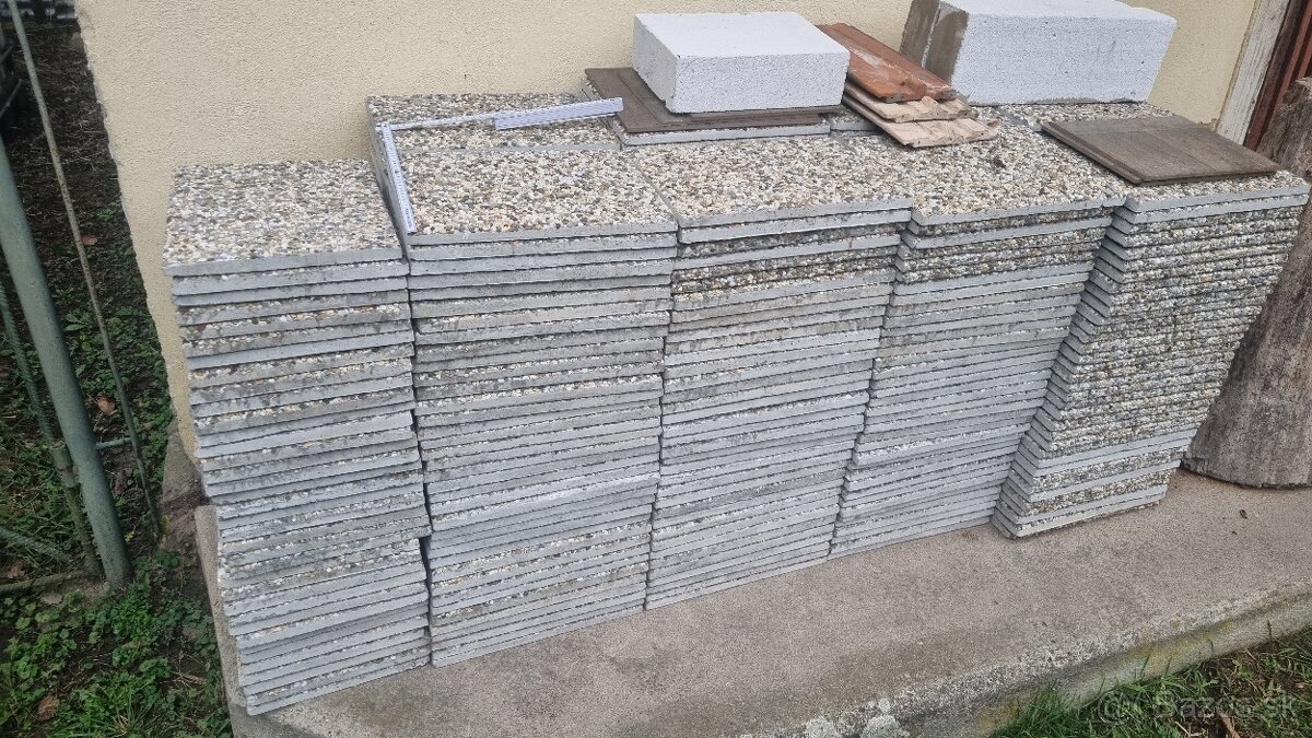 Betónové platne 40×30 cm, kamienkové – 330 ks