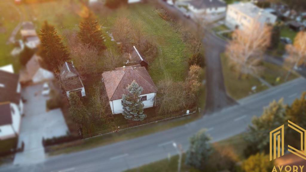 ROD. DOM s GARÁŽOU, POZEMOK 973m2, ŠAJDÍKOVÉ HUMENCE