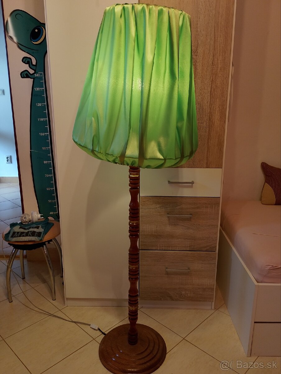 Predám funkčnú retro lampu.