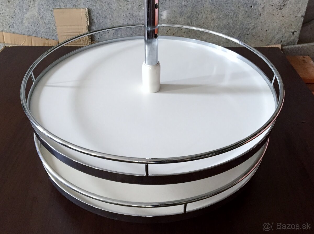 Karusely, koše, príborníky...