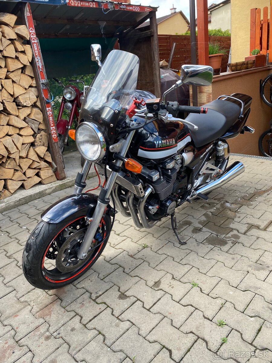 Yamaha XJR 1300
