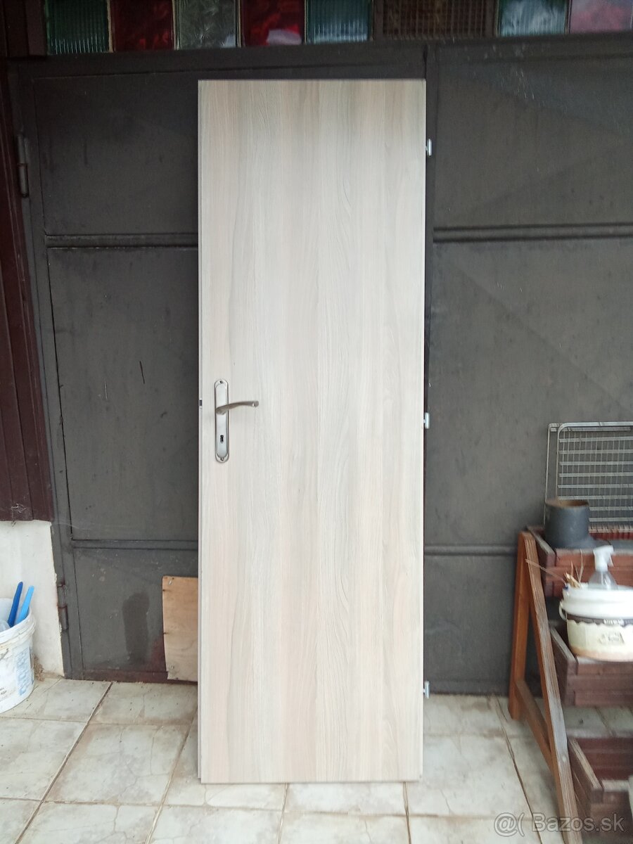 Predám dvere 60 cm práve a dvakrát 80 cm ľavé