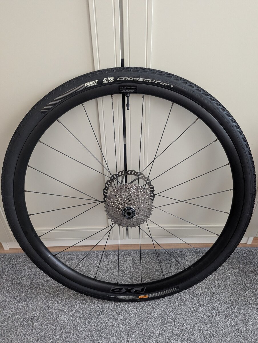 Predam Gravel kolesa Giant PX2 622x25 Tubeless