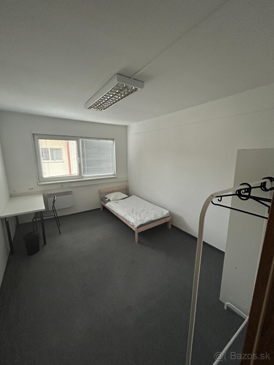 Ponuka prenájmu izby v spoločnej budove