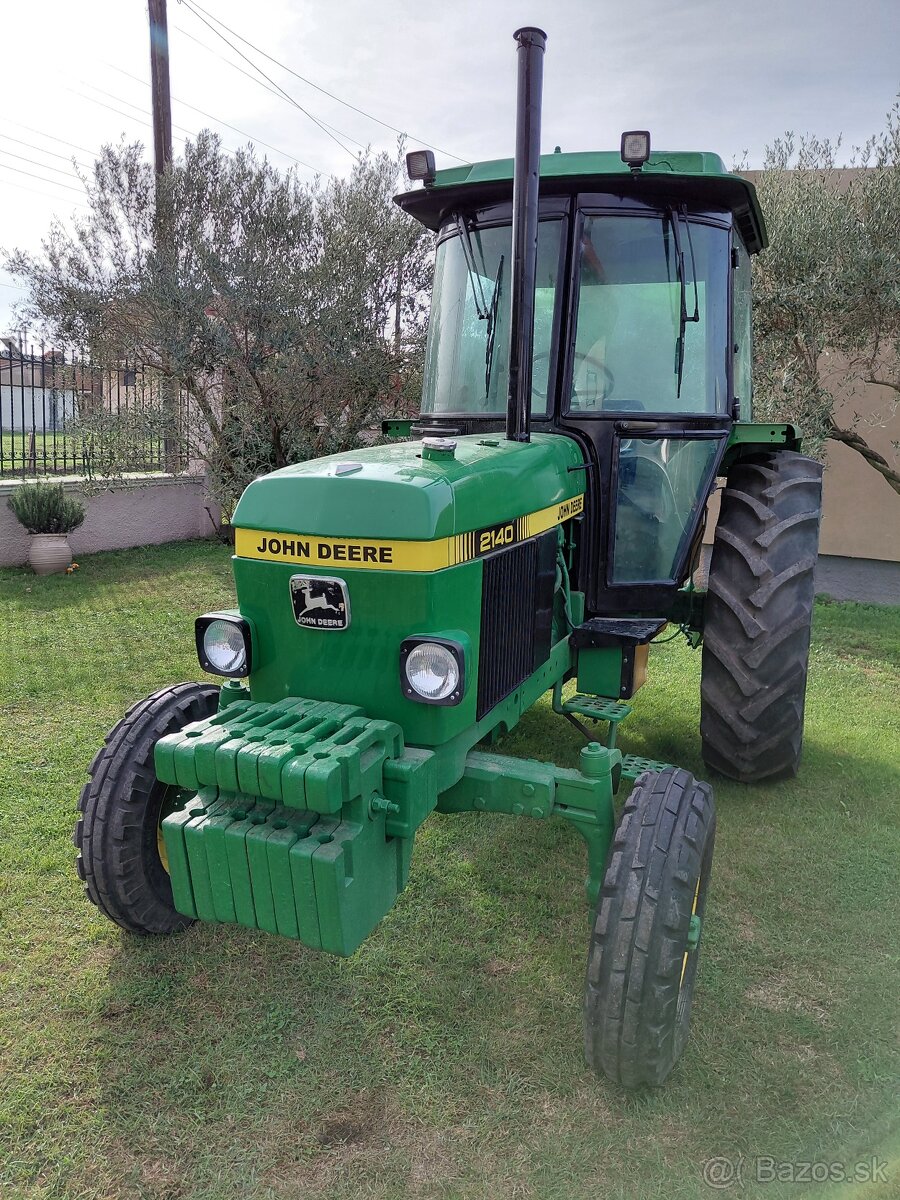 John Deere 2140