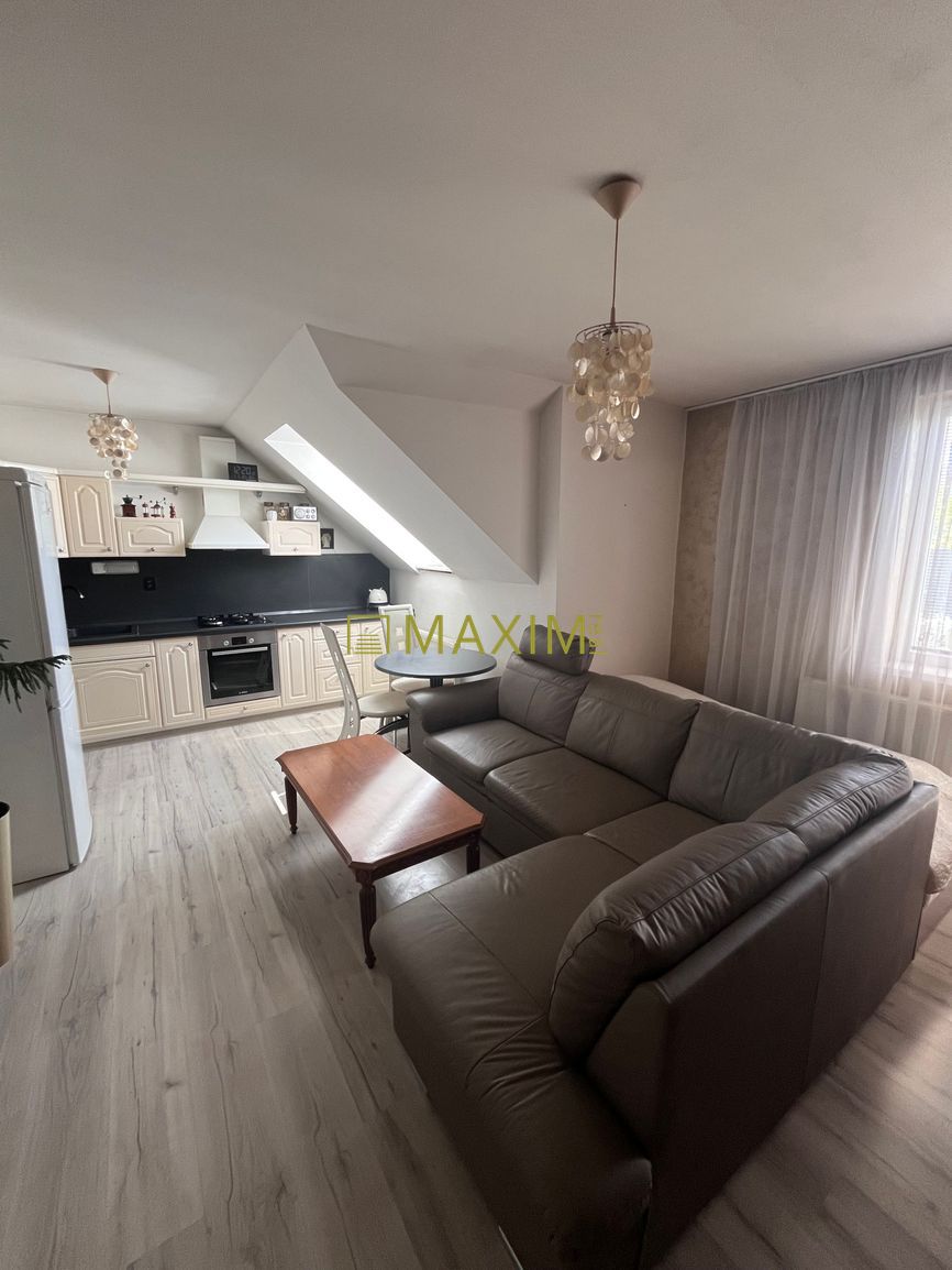 Moderný 2 izbový byt na Južnej ulici, klimatizácia, stačí sa