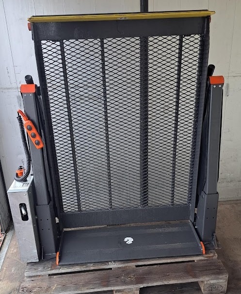 Prodám plošinu pro vozíčkáře Dhollandia DHPH2.03