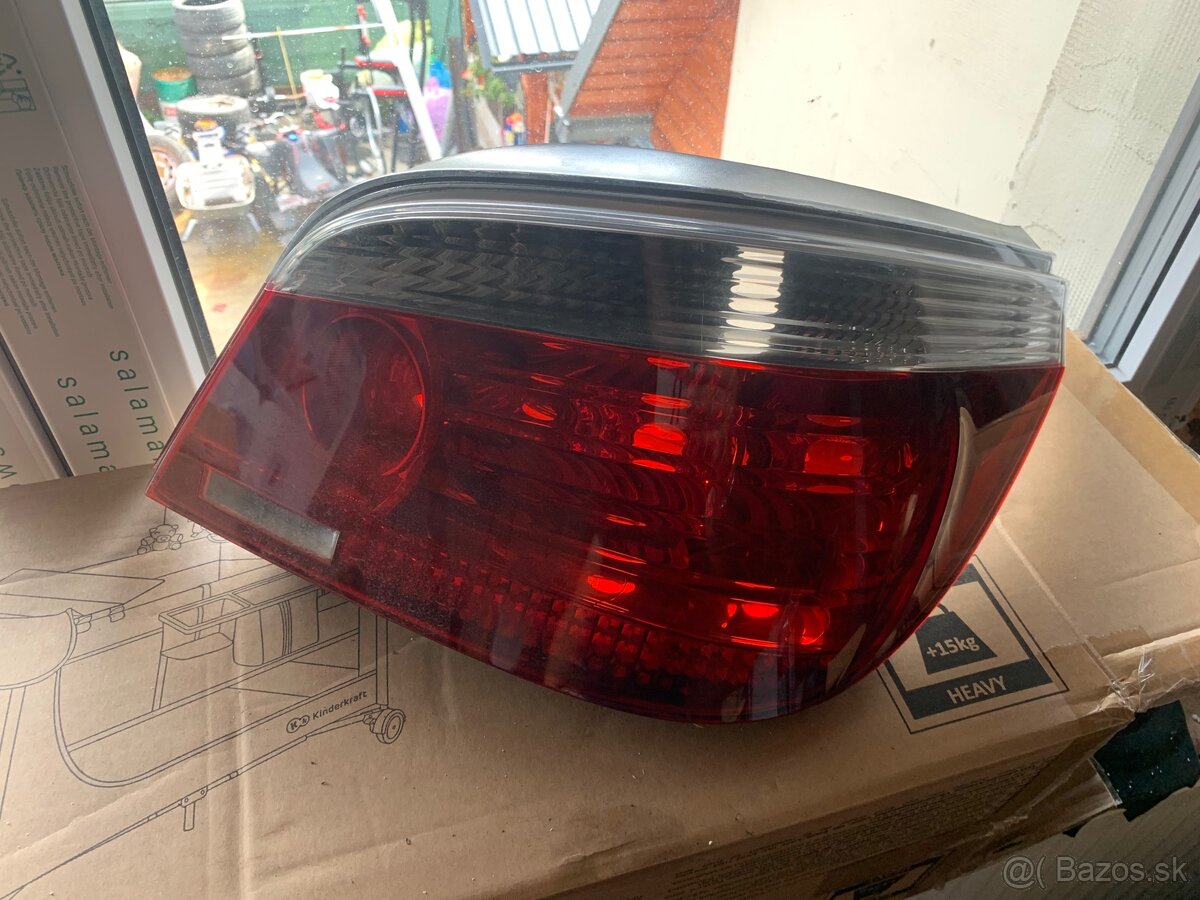 BMW E60 zadné svetlá pred FL
