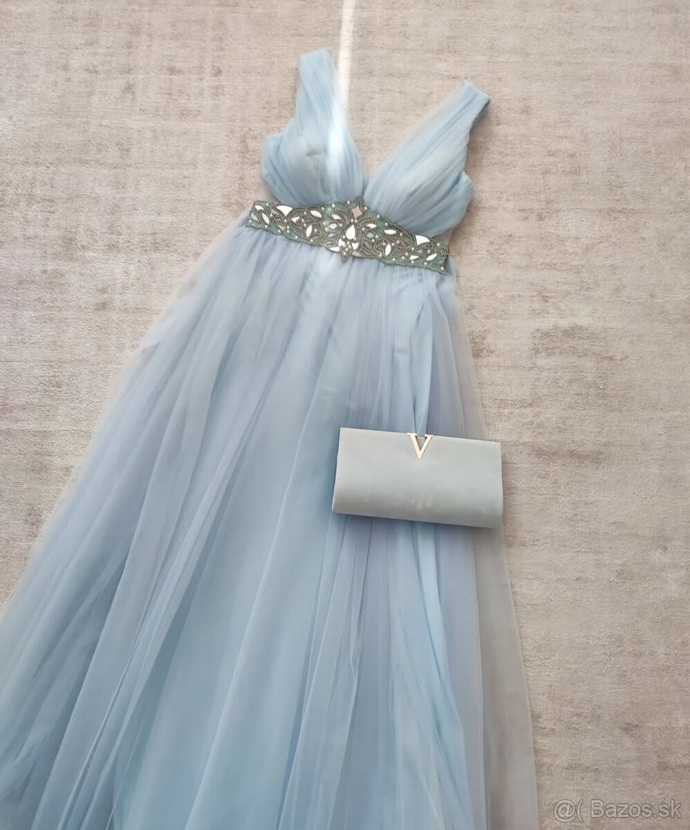 Spoločenské šaty.