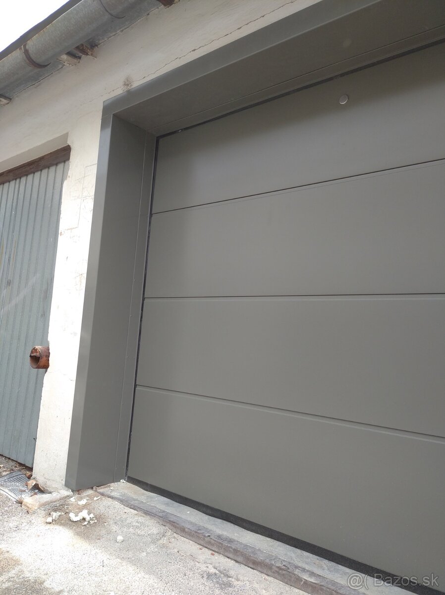 Sekčná garážová brána