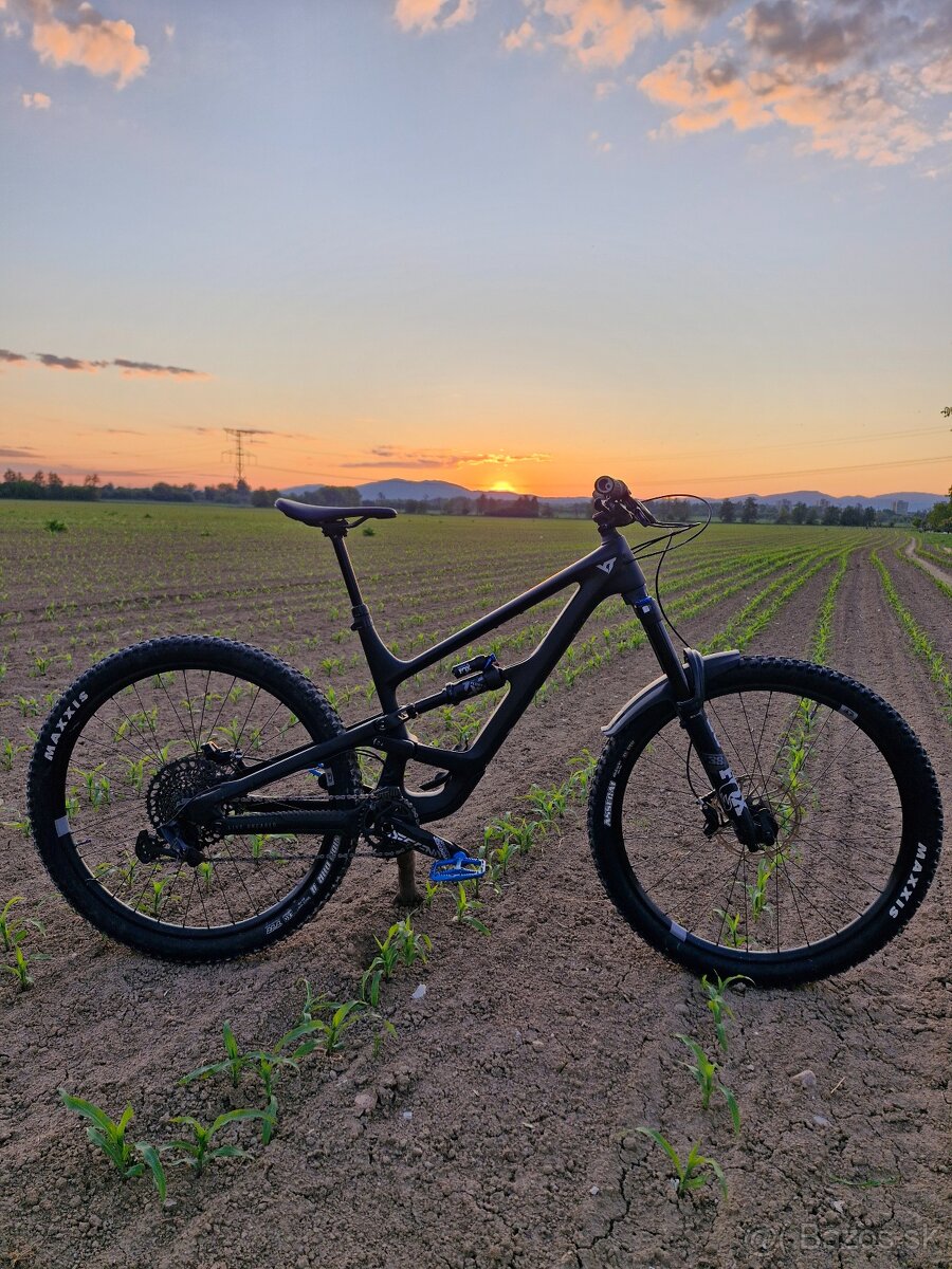 YT Capra Core 3 (2021)