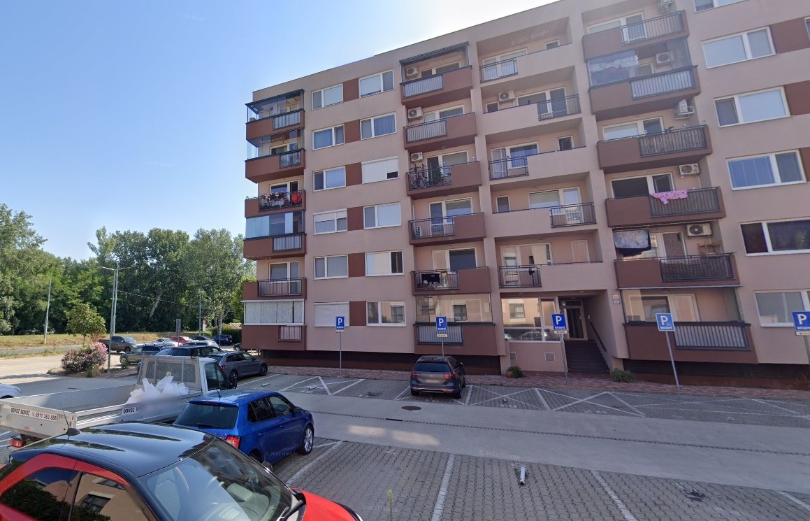 parkovacie státie pred novost. Betliarska 8B