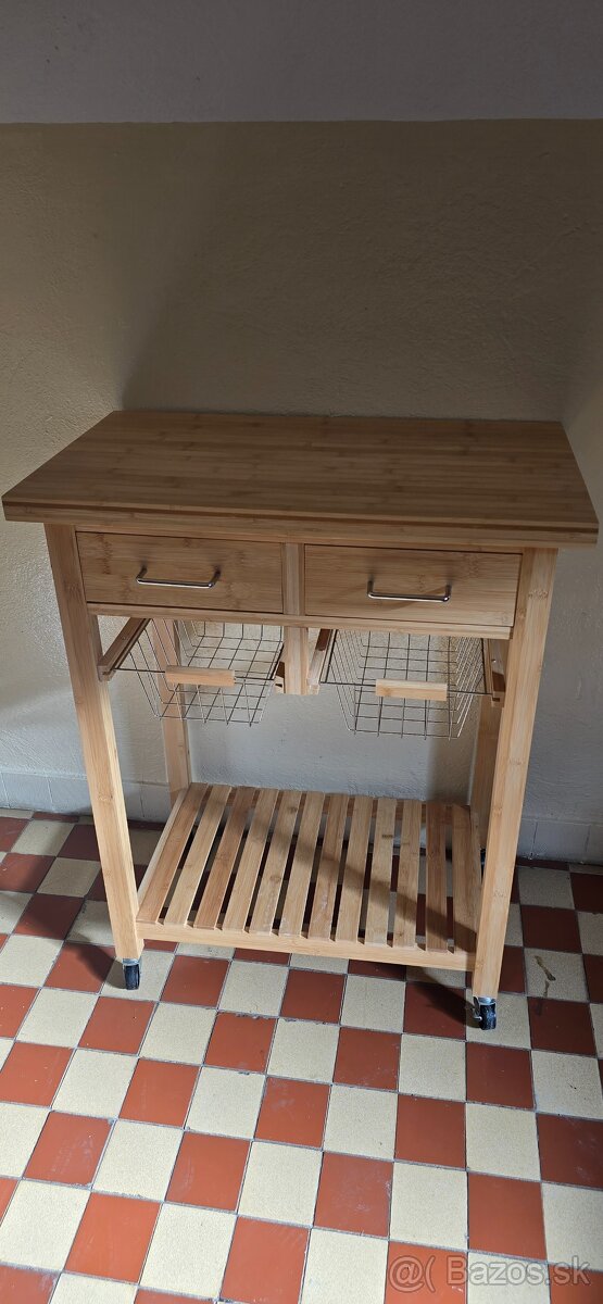 Servirovaci stolík