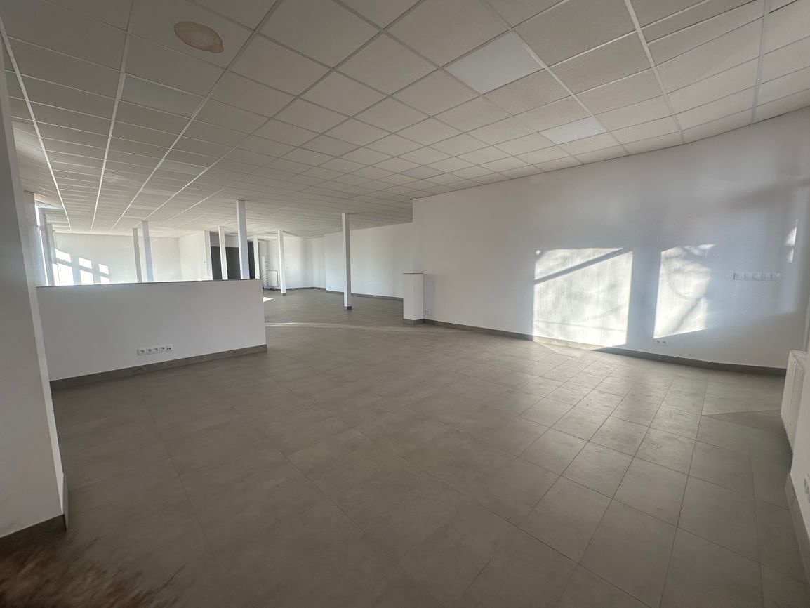 Na prenájom obchodný priestor – 50/70 m², 1. poschodie