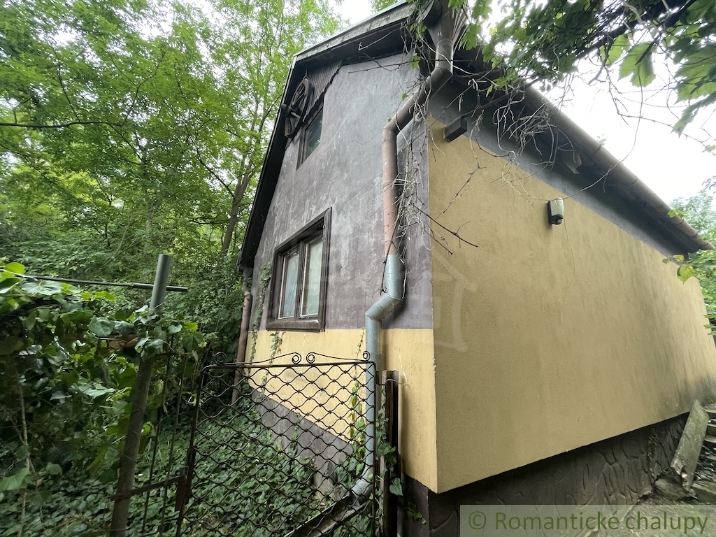 Viničný domček obklopený prírodou neďaleko Nitry, v obci B