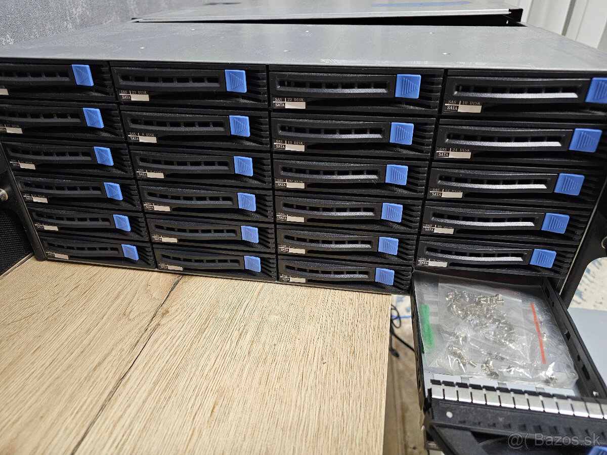 5U rack server skrina, atx kompatibilna, 24x HDD 3.5' +HBA