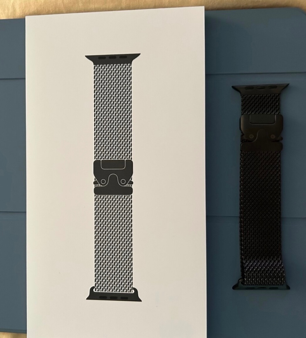 Black Titanium Milanese Loop - M (Apple Watch Ultra 2)