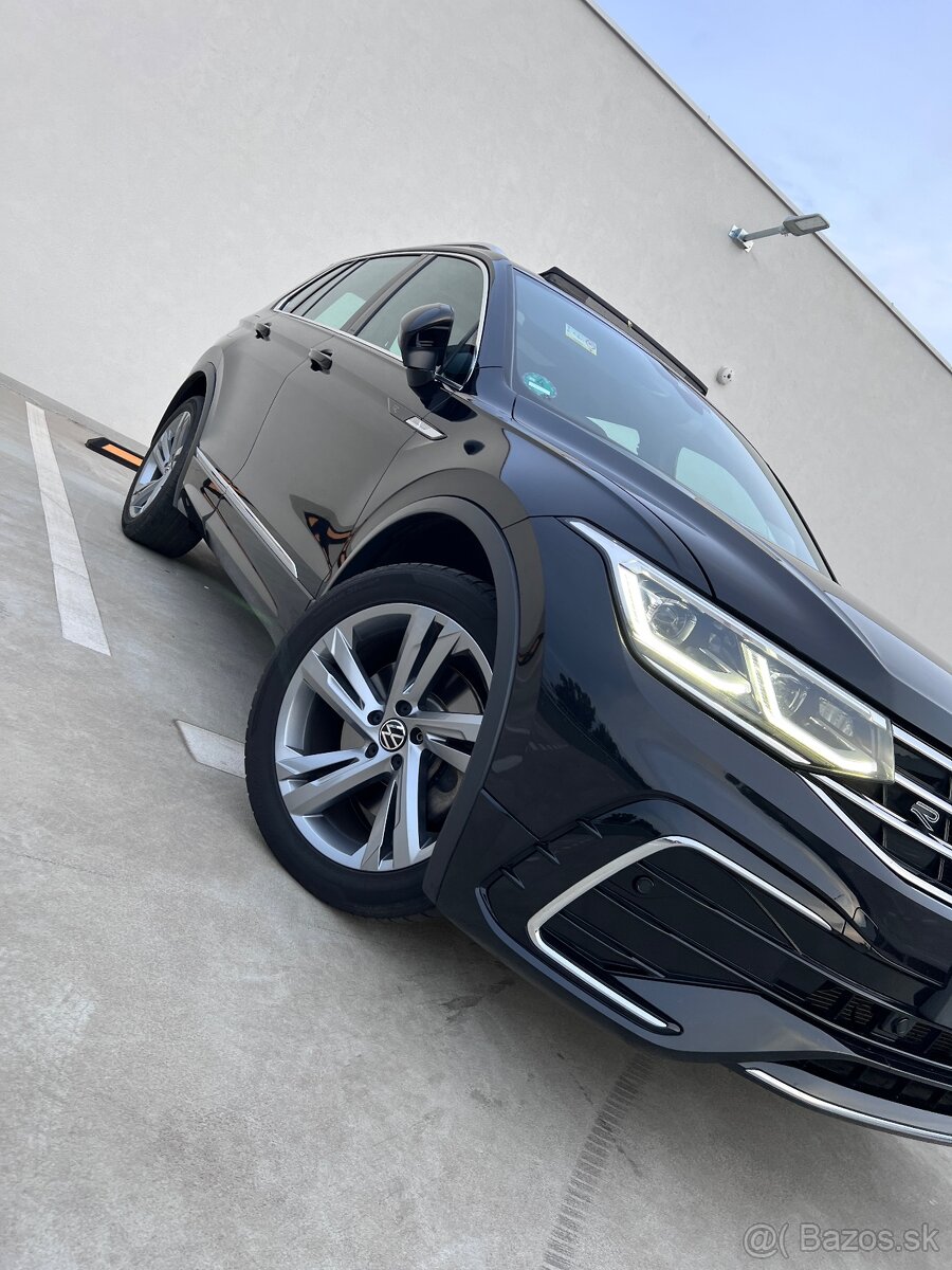 VOLKSWAGEN TIGUAN PANORÁMA / HEAD-UP / 3xR-LINE / IQ LIGHT