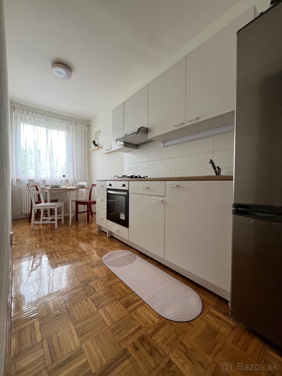 Pekný 3-izbový zariadený byt s loggiou - Sofijská ulica