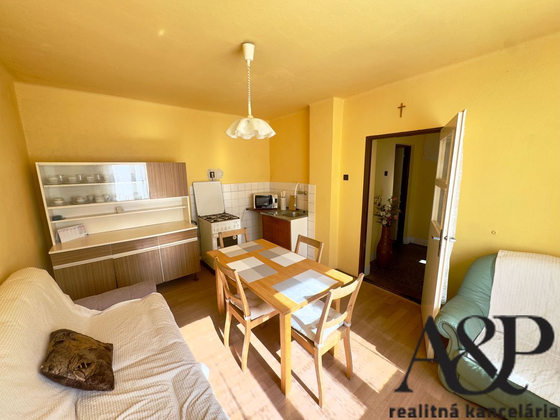 4 IZB. RODINNÝ DOM S GARÁŽOU, POZEMOK 964M2, CEROVÁ okr. SEN
