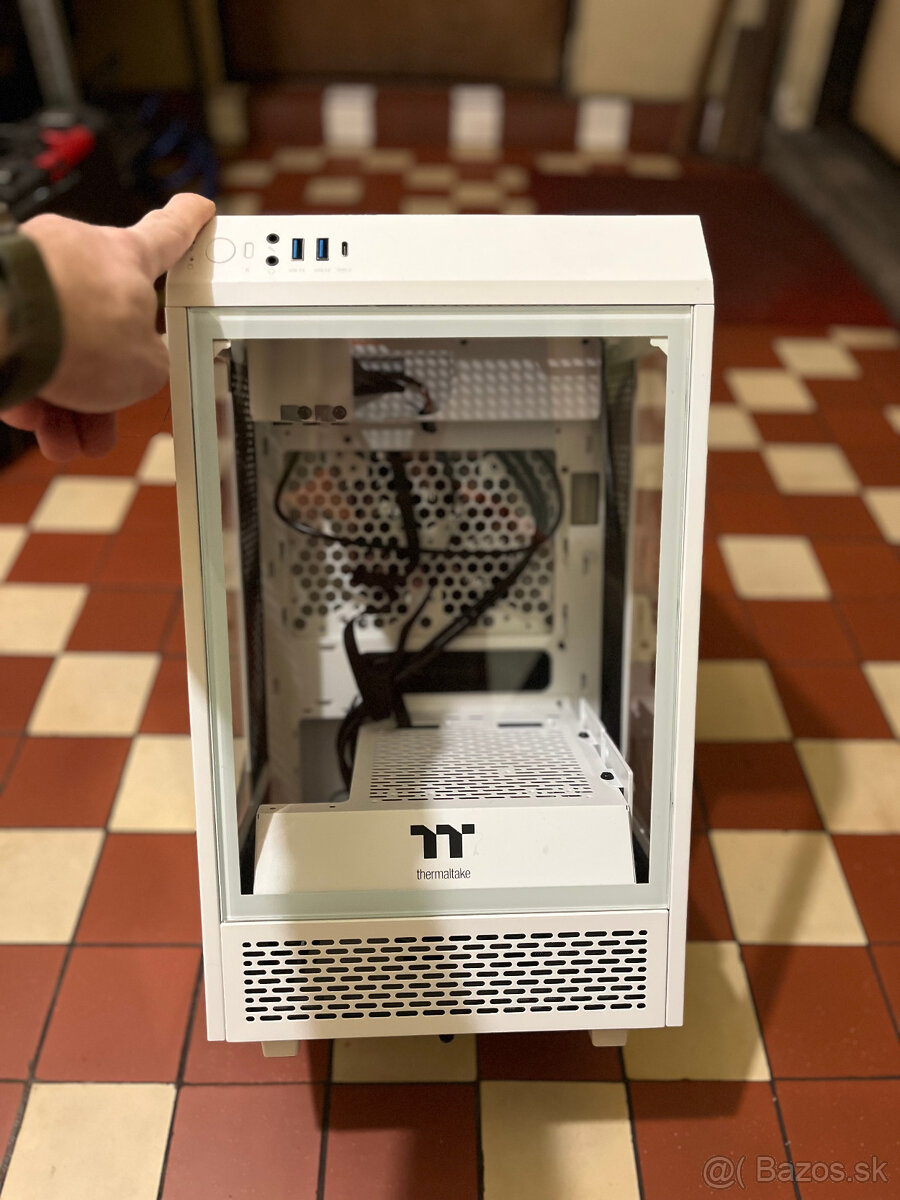 Thermaltake The Tower 200 mini tower