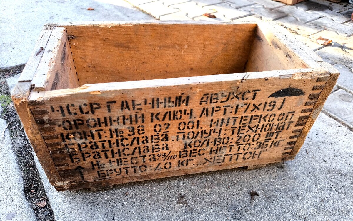 Predám originálnu sovietsku transportnú debnu