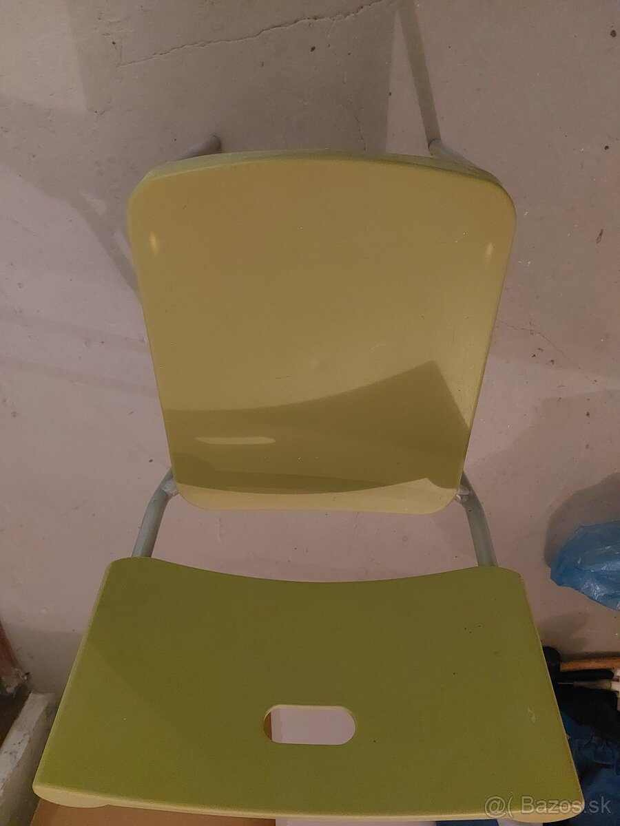 Plastove stolicky 4ks