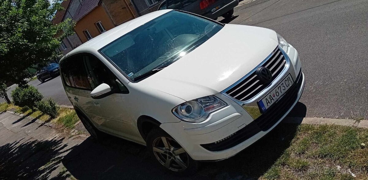 VW TOURAN 2010