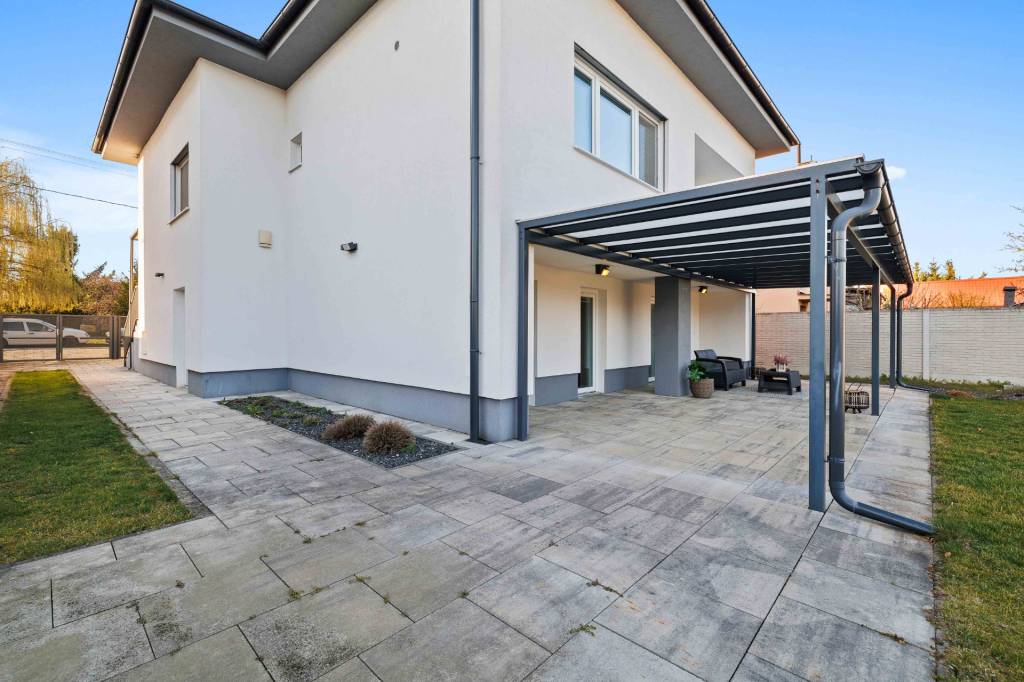 REZERVOVANÉI Predaj 5 - izb.dom v obľúbenej lokalite Ivanka 