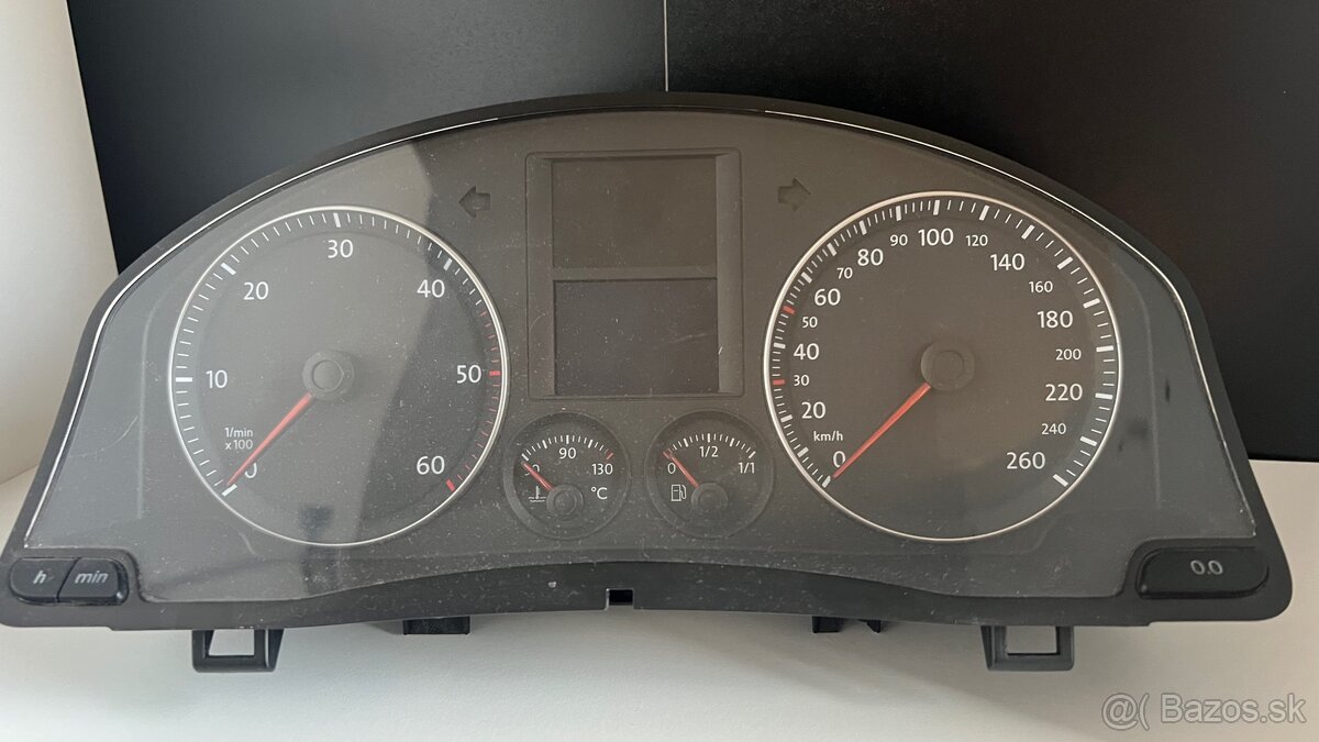 Budíky VW Golf 5 polodot