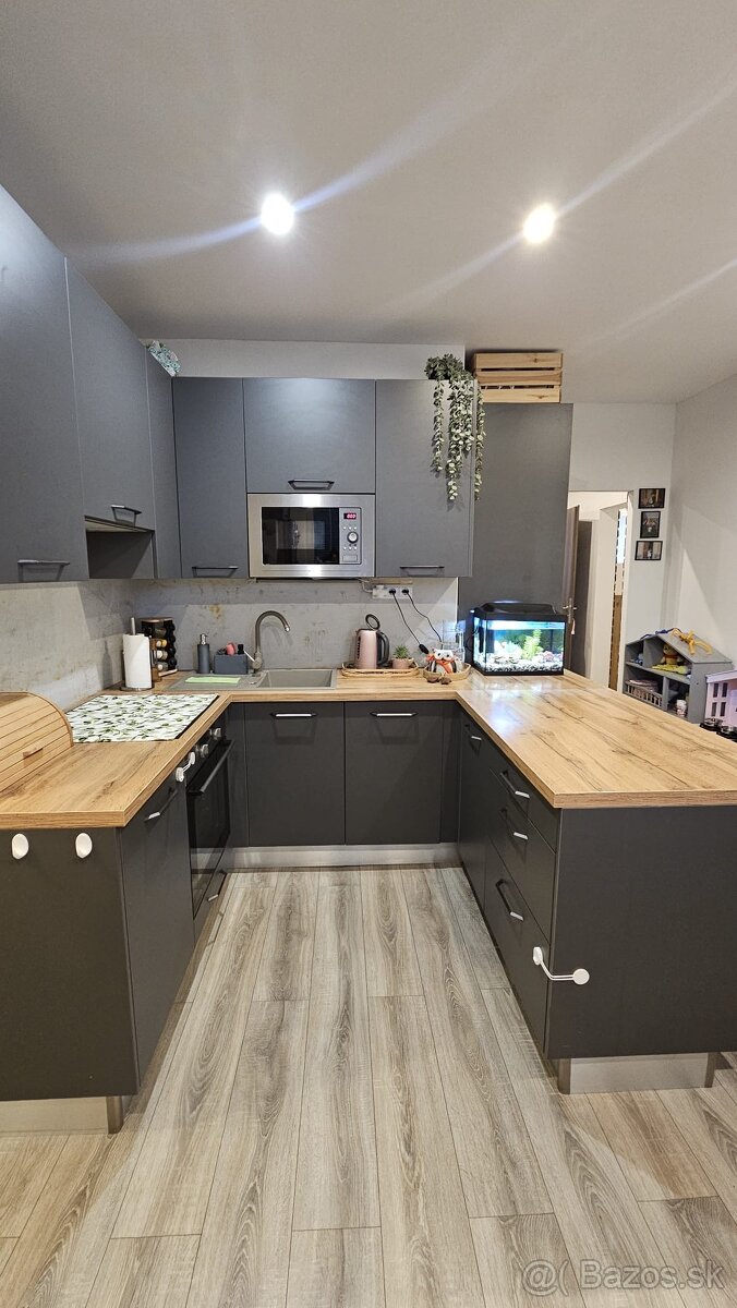 PREDAJ 2-izbového zrekonštruovaného bytu SEREĎ