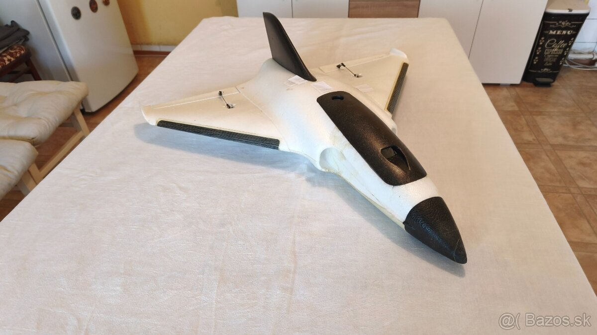 Predám RC lietadlo EDF Delta Strike