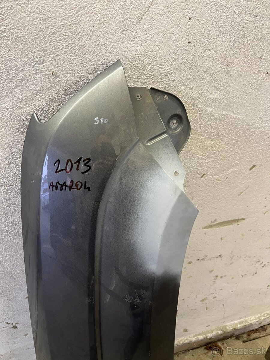 VW Amarok 2013 predná kapota pred blatník PP