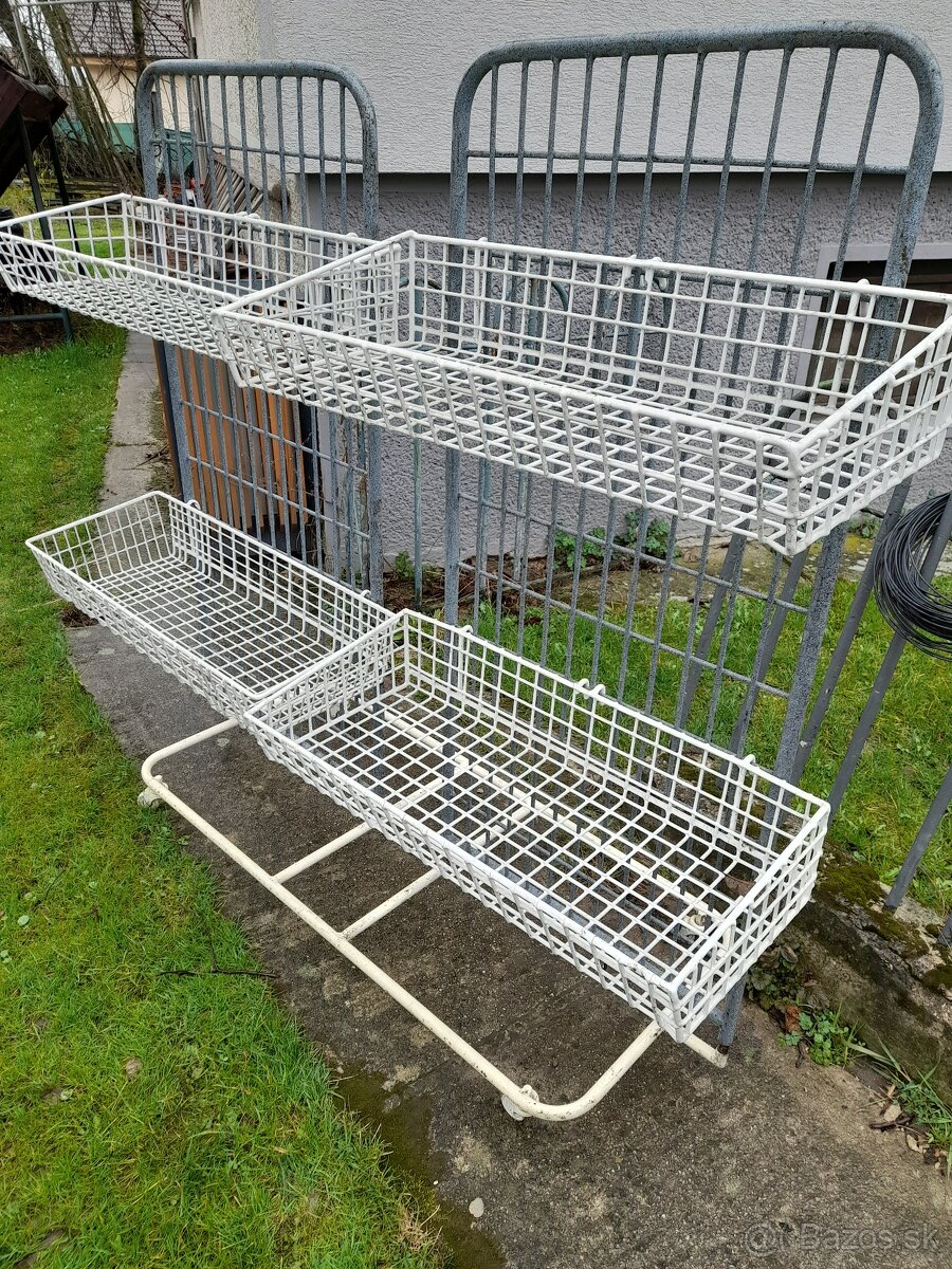 Regál na kolieskach