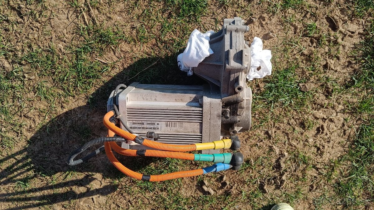 Elektromotor s prevodovkou