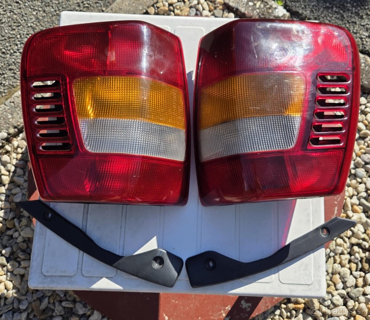 Predám zadné svetlá na jeep