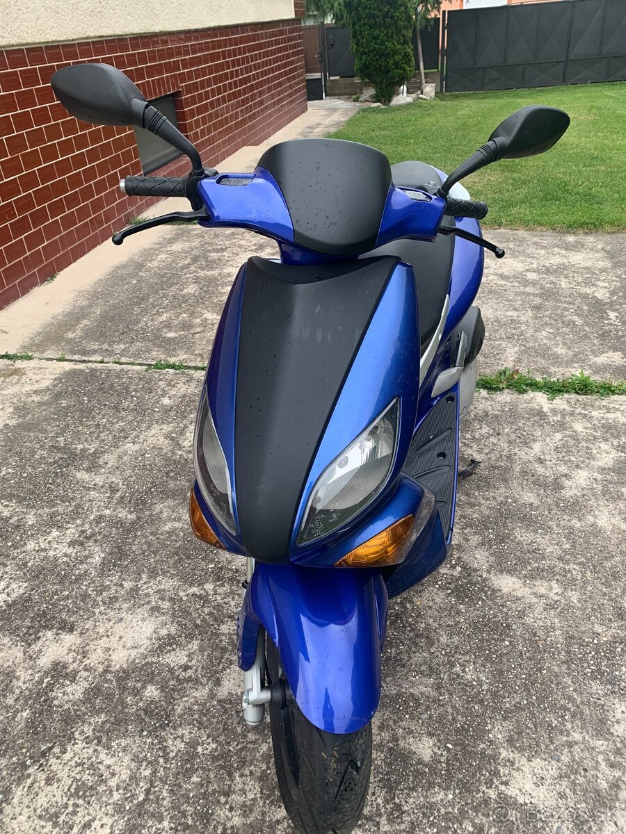 Predam skuter yamaha 125 Maxter.
