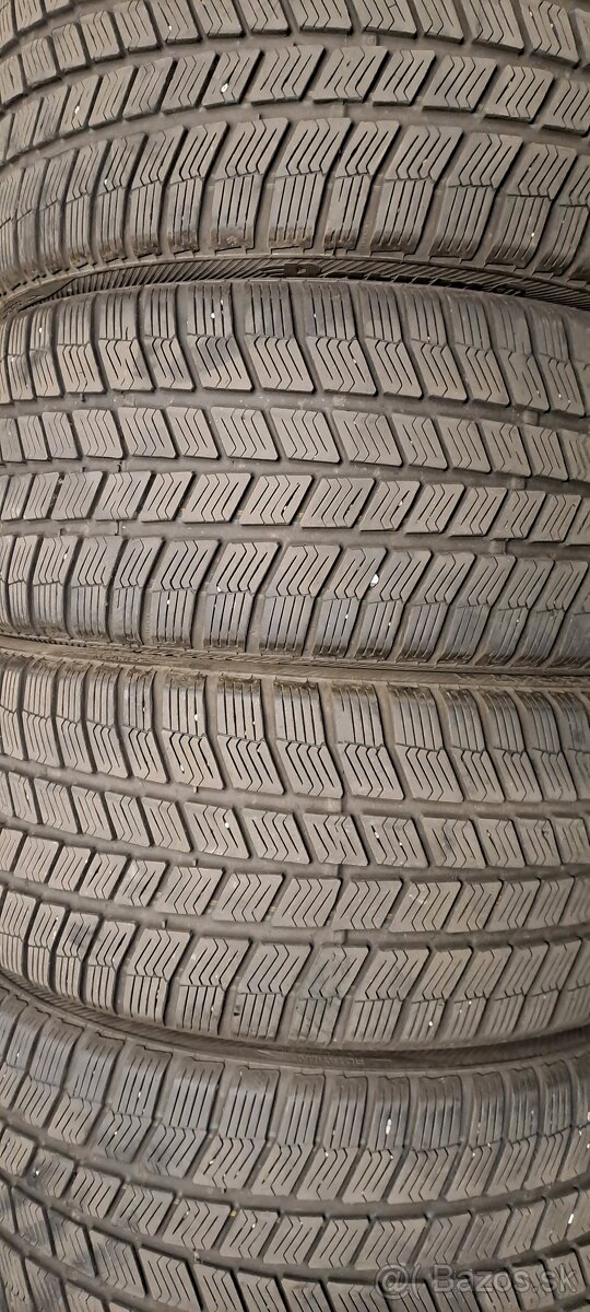 Predám 4ks jazdené zimné 225/45r17-91H Barum